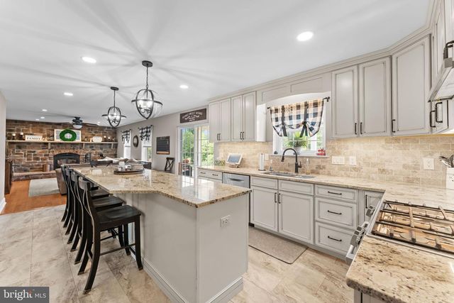 204 SUMMERWIND LN, Harleysville, PA 19438