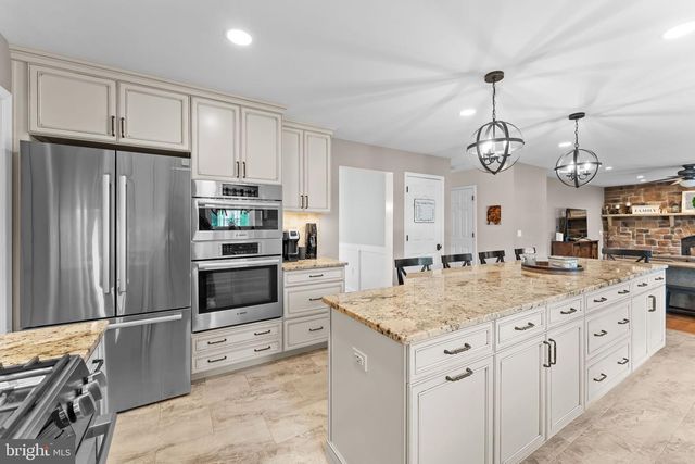 204 SUMMERWIND LN, Harleysville, PA 19438