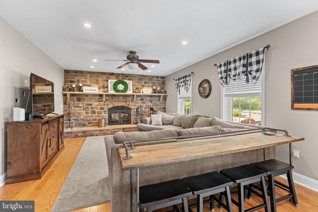 204 SUMMERWIND LN, Harleysville, PA 19438