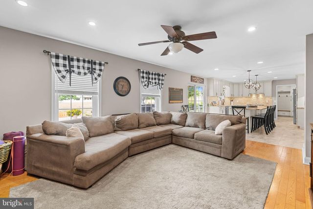 204 SUMMERWIND LN, Harleysville, PA 19438