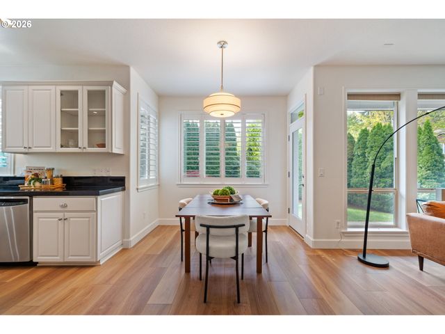 1041 EPPERLY Way, West Linn, OR 97068