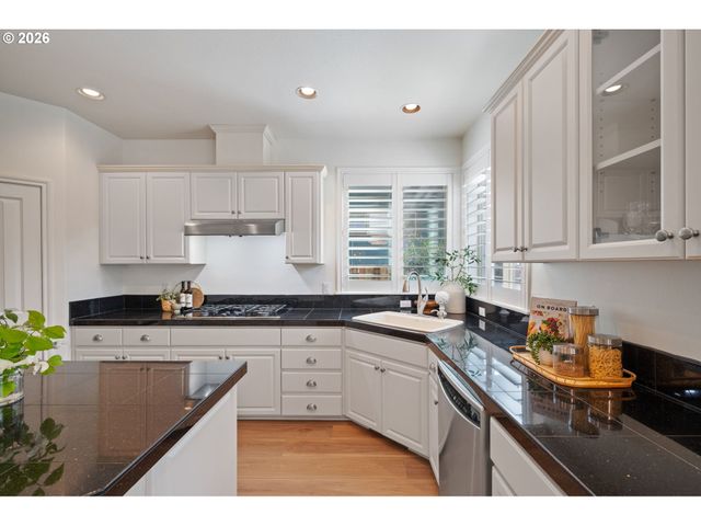 1041 EPPERLY Way, West Linn, OR 97068