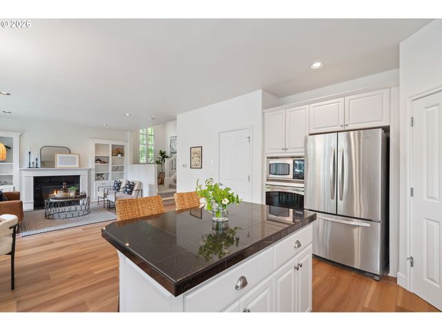 1041 EPPERLY Way, West Linn, OR 97068