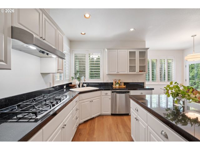1041 EPPERLY Way, West Linn, OR 97068