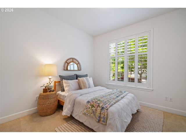 1041 EPPERLY Way, West Linn, OR 97068