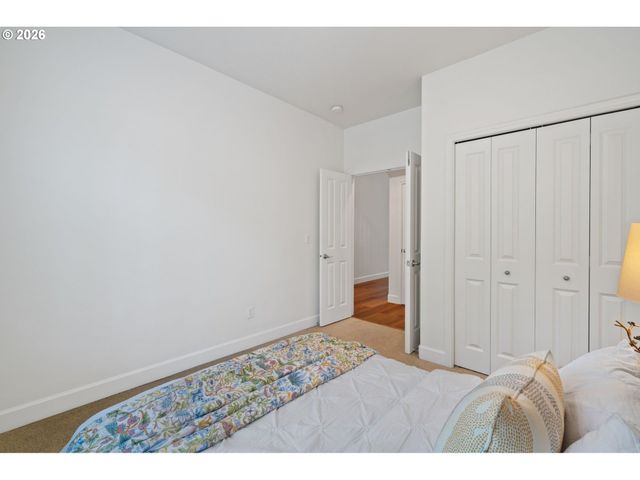 1041 EPPERLY Way, West Linn, OR 97068