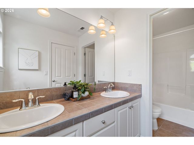1041 EPPERLY Way, West Linn, OR 97068