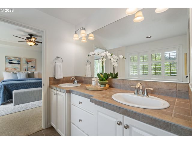 1041 EPPERLY Way, West Linn, OR 97068