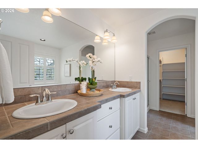 1041 EPPERLY Way, West Linn, OR 97068