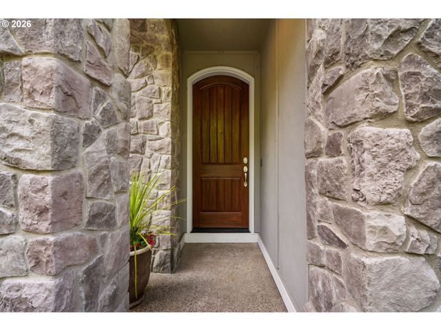 1041 EPPERLY Way, West Linn, OR 97068