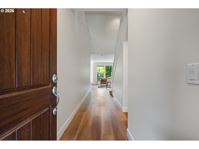 1041 EPPERLY Way, West Linn, OR 97068