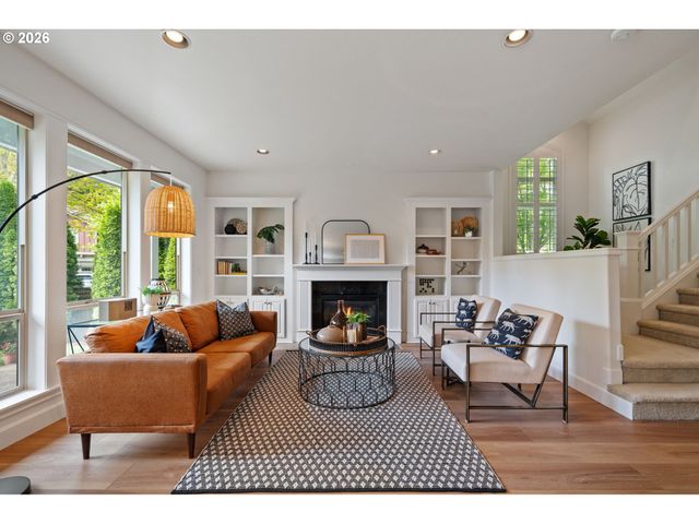 1041 EPPERLY Way, West Linn, OR 97068
