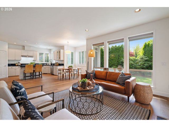 1041 EPPERLY Way, West Linn, OR 97068