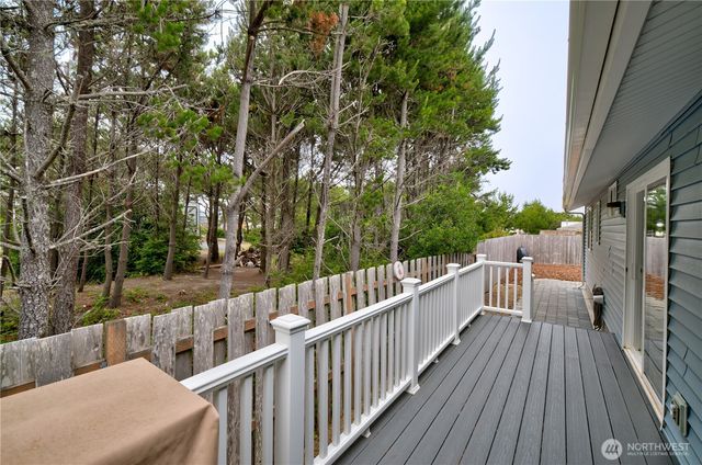 30505 H Street, Ocean Park, WA 98640