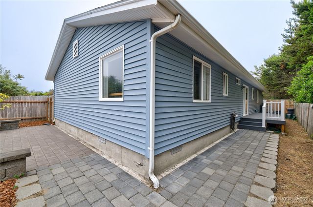 30505 H Street, Ocean Park, WA 98640