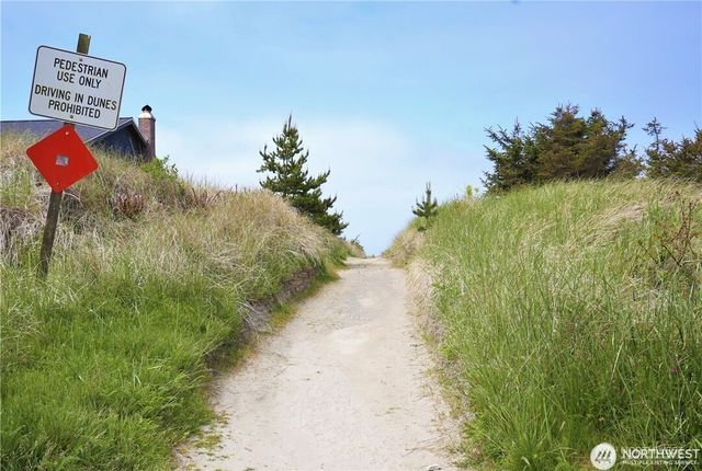 30505 H Street, Ocean Park, WA 98640