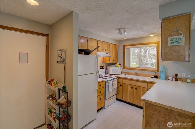 30505 H Street, Ocean Park, WA 98640