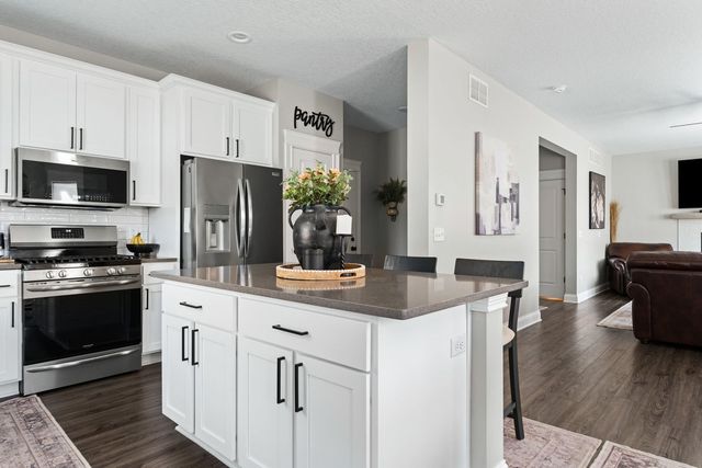 6836 Matthews Court, Bettendorf, IA 52722
