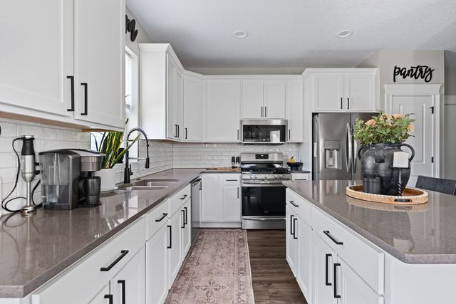 6836 Matthews Court, Bettendorf, IA 52722