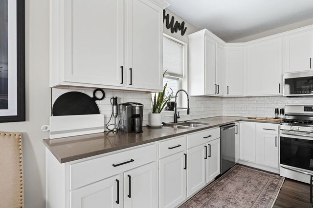 6836 Matthews Court, Bettendorf, IA 52722