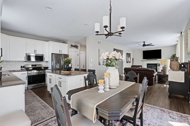 6836 Matthews Court, Bettendorf, IA 52722
