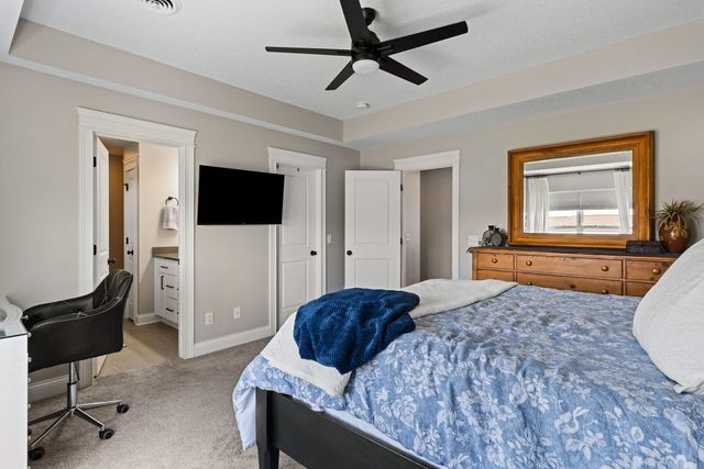 6836 Matthews Court, Bettendorf, IA 52722