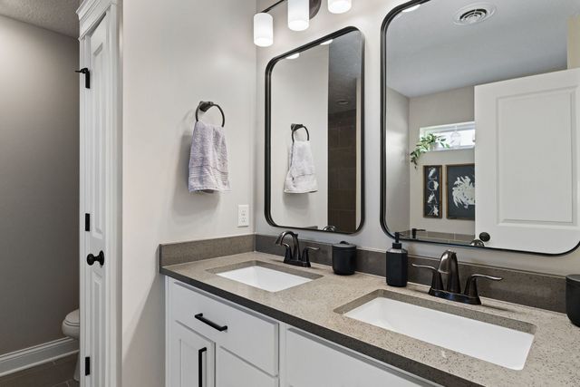 6836 Matthews Court, Bettendorf, IA 52722