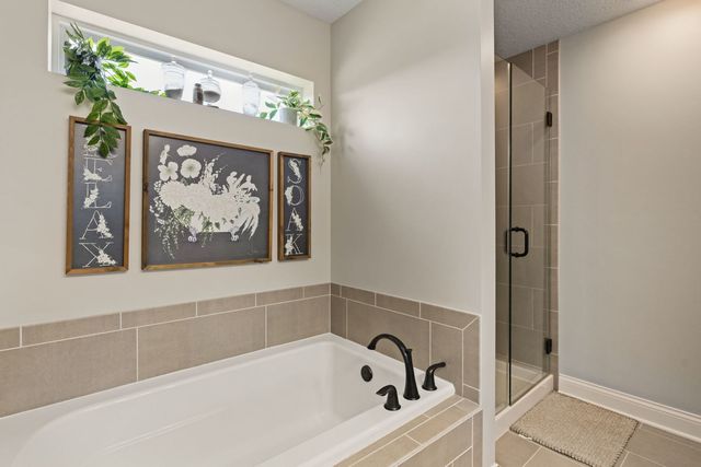 6836 Matthews Court, Bettendorf, IA 52722