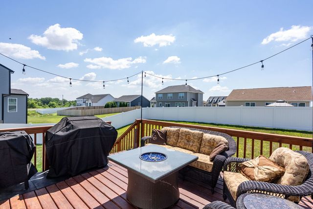 6836 Matthews Court, Bettendorf, IA 52722