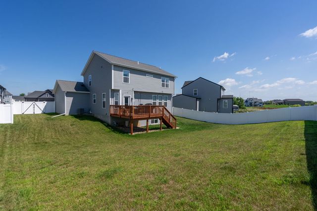 6836 Matthews Court, Bettendorf, IA 52722