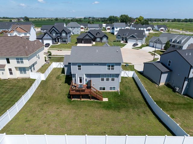 6836 Matthews Court, Bettendorf, IA 52722