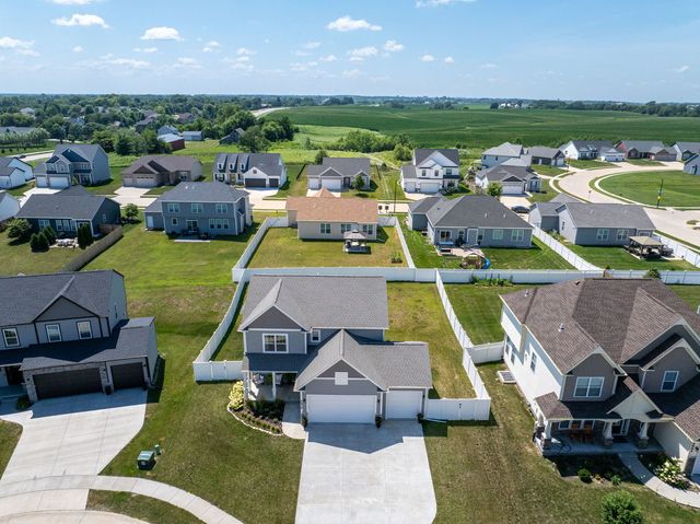 6836 Matthews Court, Bettendorf, IA 52722