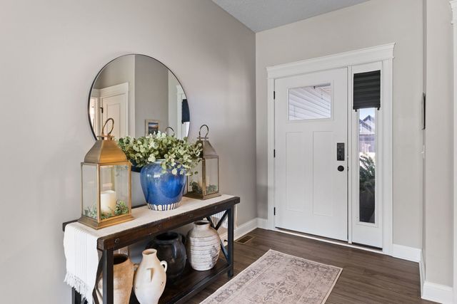 6836 Matthews Court, Bettendorf, IA 52722