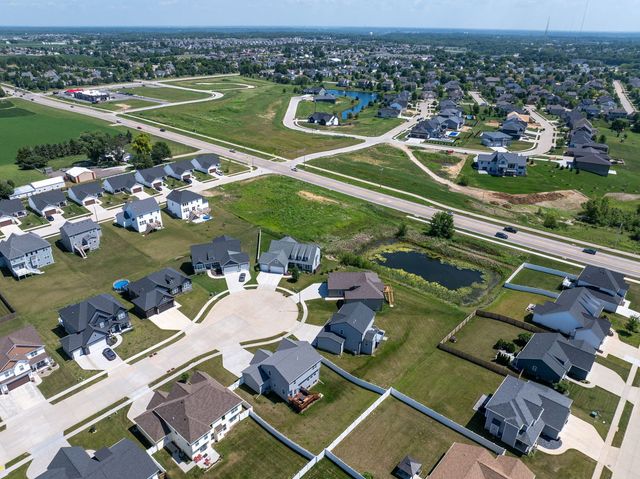 6836 Matthews Court, Bettendorf, IA 52722