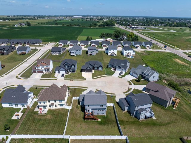 6836 Matthews Court, Bettendorf, IA 52722