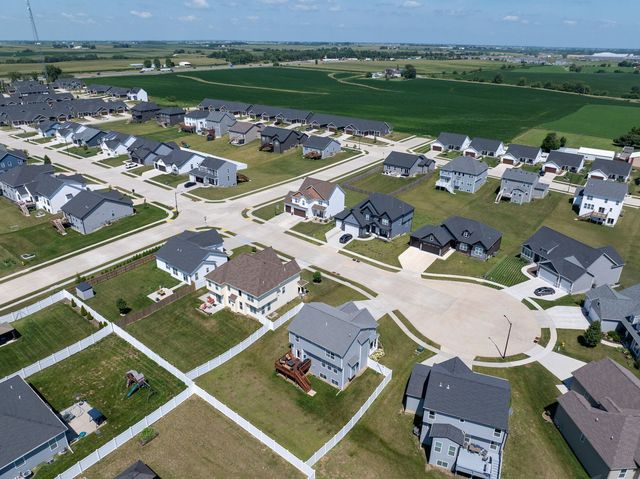 6836 Matthews Court, Bettendorf, IA 52722