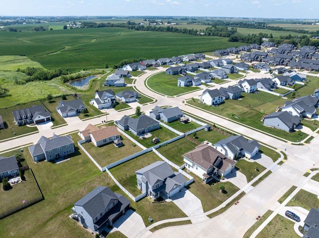 6836 Matthews Court, Bettendorf, IA 52722