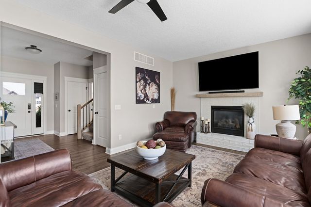 6836 Matthews Court, Bettendorf, IA 52722