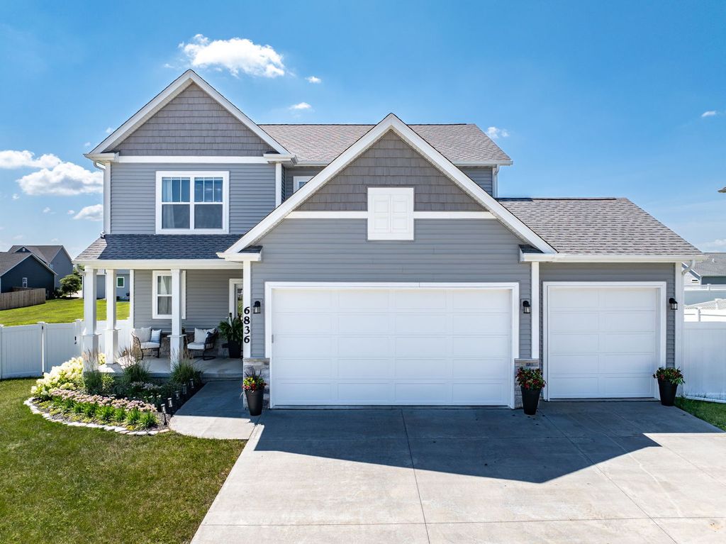 6836 Matthews Court, Bettendorf, IA 52722