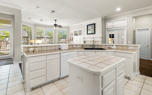 809 Lake Point Circle, Mckinney, TX 75072