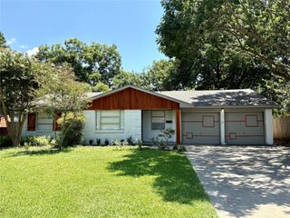 208 Pensacola Avenue, Waxahachie, TX 75165