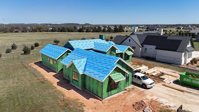 208 Interlaken St, Fredericksburg, TX 78624