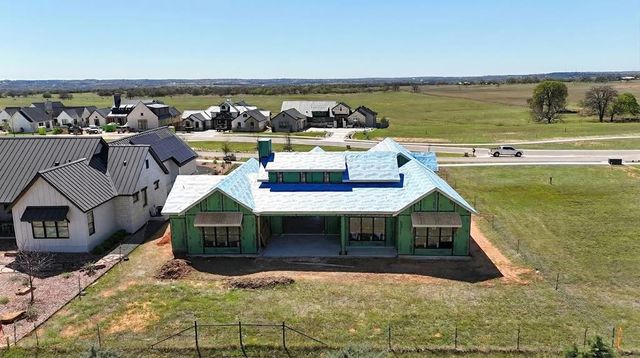 208 Interlaken St, Fredericksburg, TX 78624