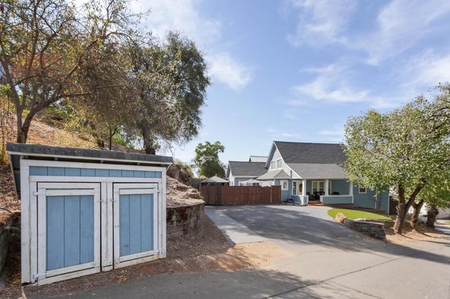 9030 Page St, Newcastle, CA 95658