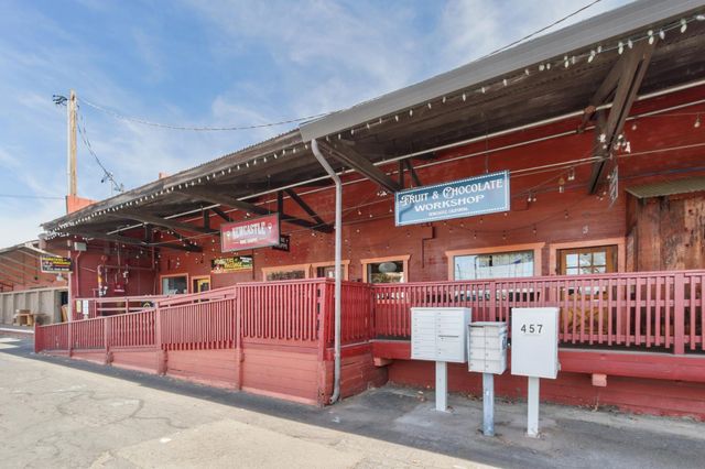 9030 Page St, Newcastle, CA 95658