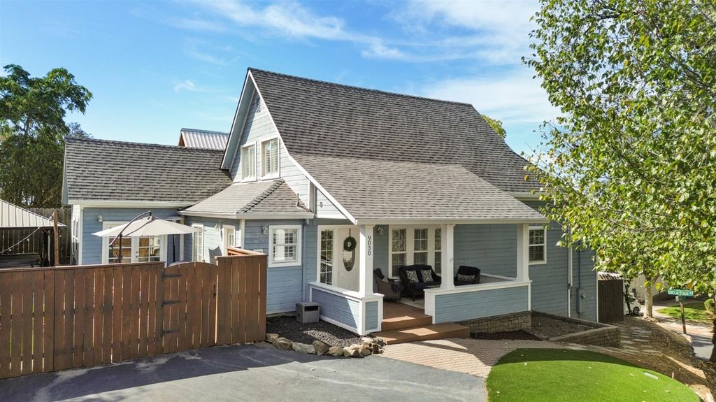 9030 Page St, Newcastle, CA 95658