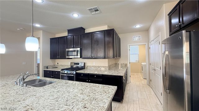 821 Fox Mountain Court, North Las Vegas, NV 89084
