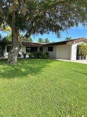2001 N VICTORIA PARK Road, Fort Lauderdale, FL 33305