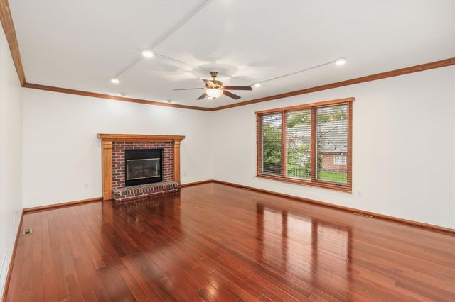 5905 Applewood Drive, West Des Moines, IA 50266