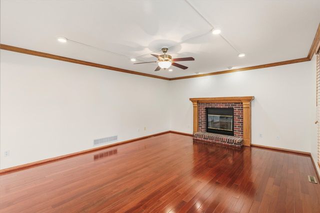 5905 Applewood Drive, West Des Moines, IA 50266